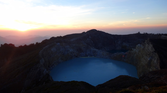 Kawah Danau dan Sunrise