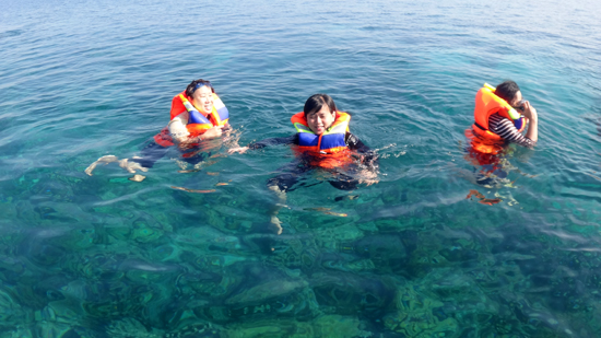 semangat bersnorkling di Taman Laut 17 Riung
