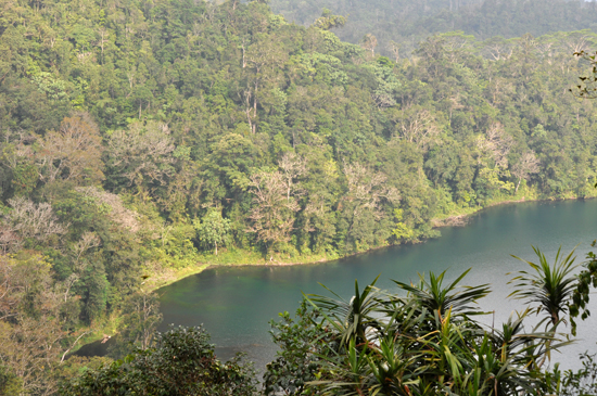 Danau Ramanese , lintas jalan Aimere-Ruteng