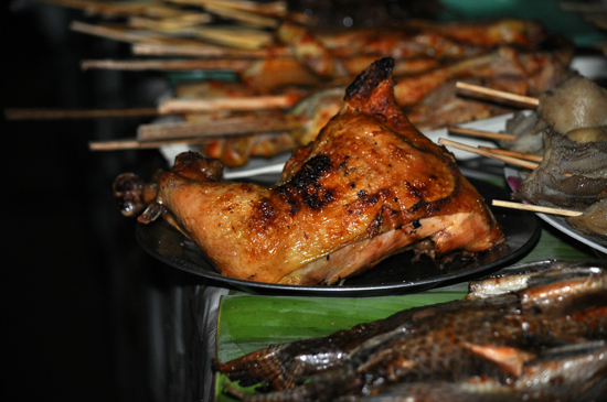 ayam goreng di pinggir Pantai Kelapa