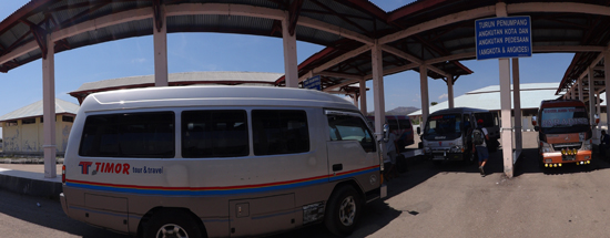 Minibus menjemput di tanah air