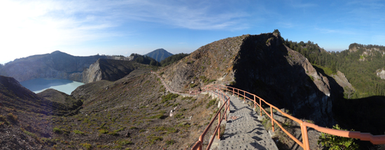 anak tangga menuju tugu