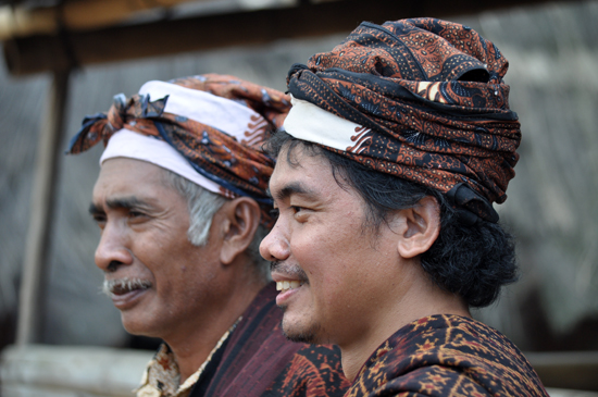 Elyudien bersama calon Mosolaki