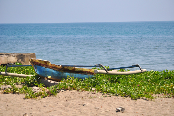 Pantai Kelapa di seberang rumah KD