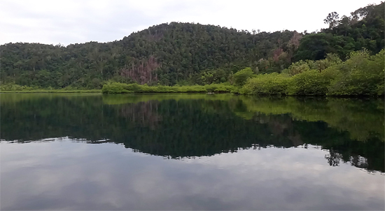 teluk kecil di sebelah utara Pulau Cubadak