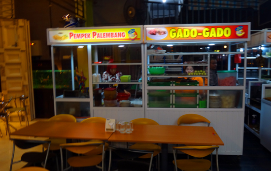 kudapan pelengkap di Iko Gantinyo