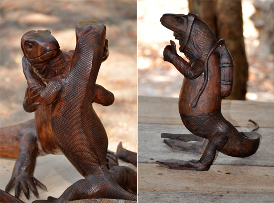 souvenir - patung komodo kayu