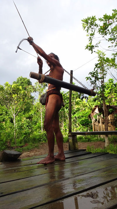 berburu salah satu keterampilan lelaki Mentawai