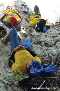 Tidur siang di bawah pohon