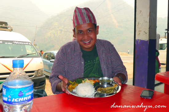 Makan Siang Warteg Ala Nepal