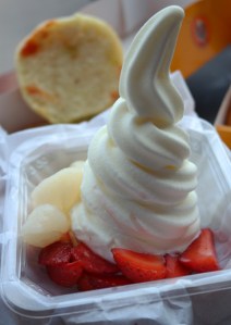 yoghurt topping strowberry & lychee