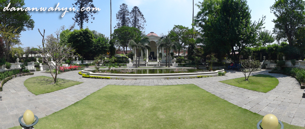 The Garden of Dreams , Kathmandu The Garden of Dreams , Kathmandu