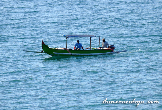 Nelayan di Pantai Tegal Wangi
