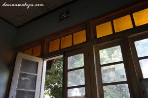 langit-langit ruang tamu rumah daswati