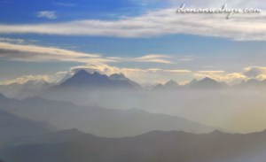 samar-samar puncak gunung Everest