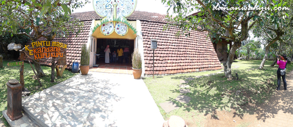 Pintu Masuk Menuju Kandang Kupu-Kupu