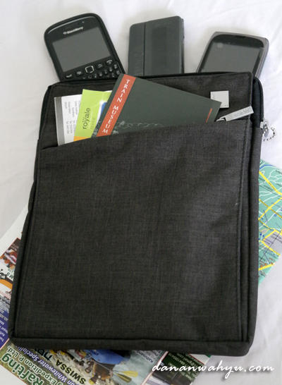 LEXON IPAD SHOULDER BAG
