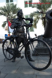 gagah berani pejuang manusia batu