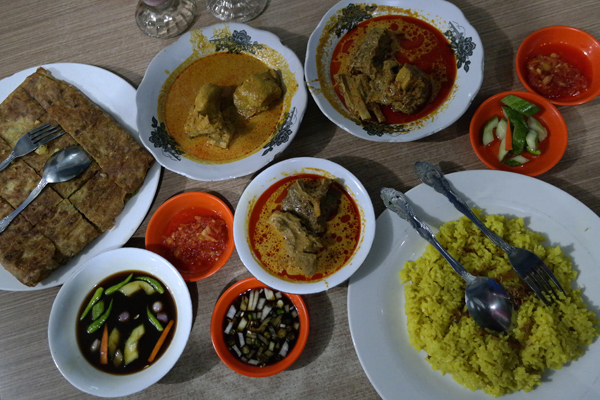 makan besar di Warung Manggis , Jambi