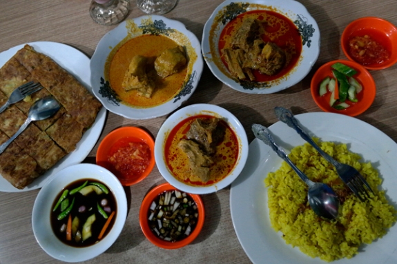 makan besar di Warung Manggis , Jambi