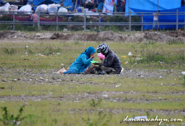 Sarapan di Lapangan Pacuan Kuda 