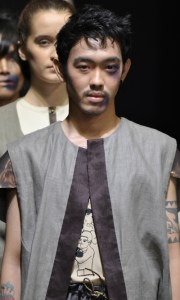 tata riasa dan rambut - usai bertarung penuh lebam