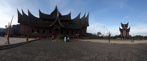 Istana Baso Pagaruyung di kecamatan Tanjung Emas, kota Batusangkar, kabupaten Tanah Datar, Sumatera Barat.