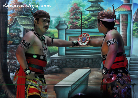 Tari Gambuh Tameng