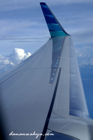 sayap garuda membentang lebar di angkasa 