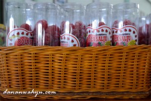 jelly gula-gula stroberi