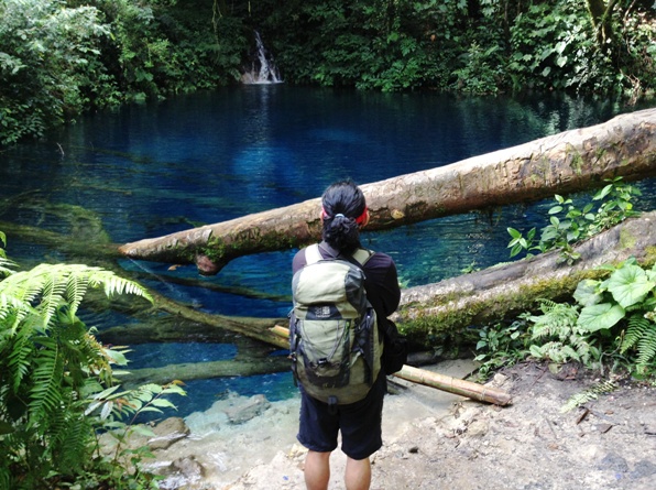 Elyudien memandang Danau Kaco