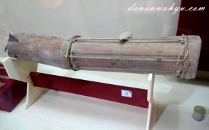 alat musik rengking , di Jawa Barat dikenal dengan genggong