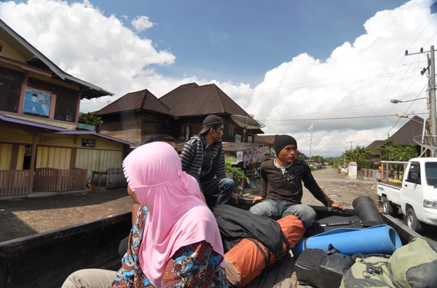 melewati dusun Lempur Mudik