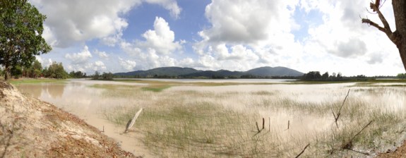 bekas tambang di Belitung Timur menjadi danau cantik 
