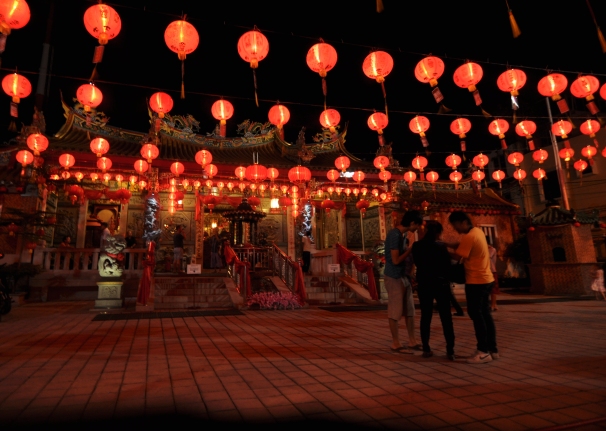 pesona lampion di Klenteng See Hin Kiong