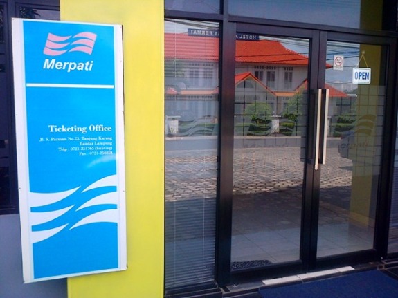 kantor tiketing Merpati di Jalan S Parman, Bandar Lampung