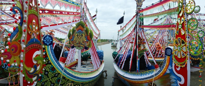 perahu dihias meriah jelang petik laut