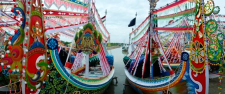 perahu dihias meriah jelang petik laut