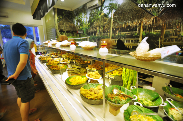 menu prasmanan khas Bumbu Desa 