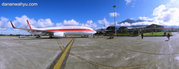 Garuda Indonesia di Bandara Sentani