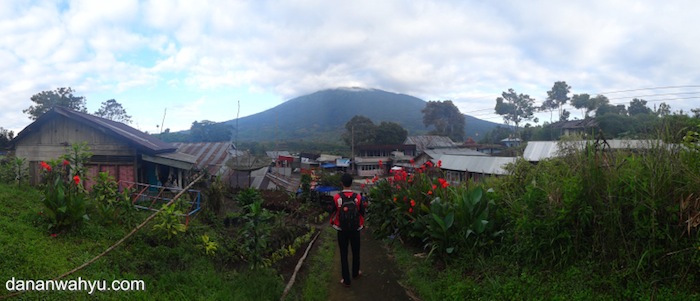 pergi tampak muka, pulang tampak punggung