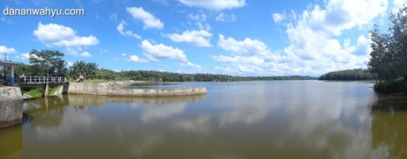 pintu air bendungan Betok
