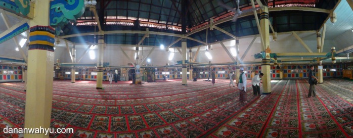 interior masjid Agung Pondok Tinggi