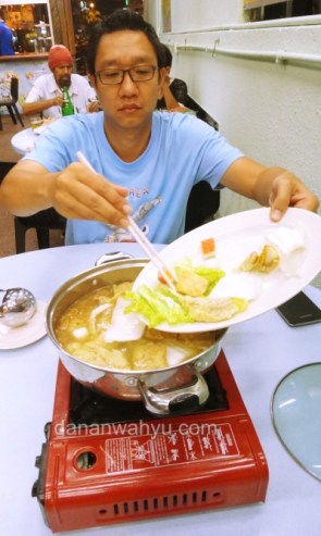 langsung diracik dengan yang punya kedai, tapi bohong 