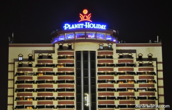 lift transparan Planet Holiday Hotel