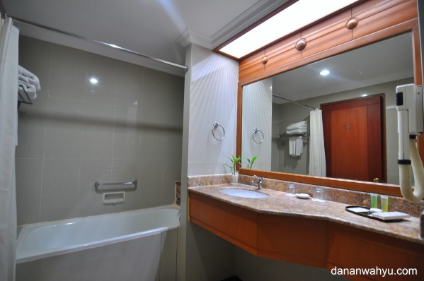 kamar mandinya tetap luas 