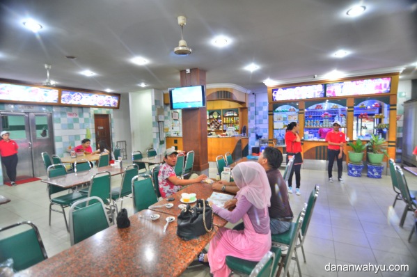 suasanan Yong Kee Resto 