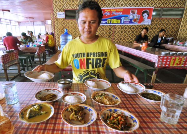 menu warung ampera Ajo Paris Padang 