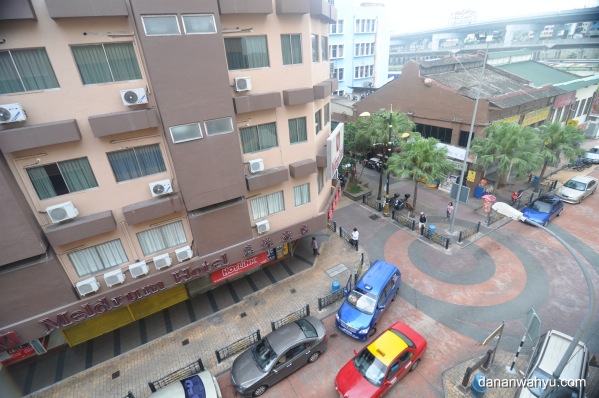 pemandangan dari kamar hotel