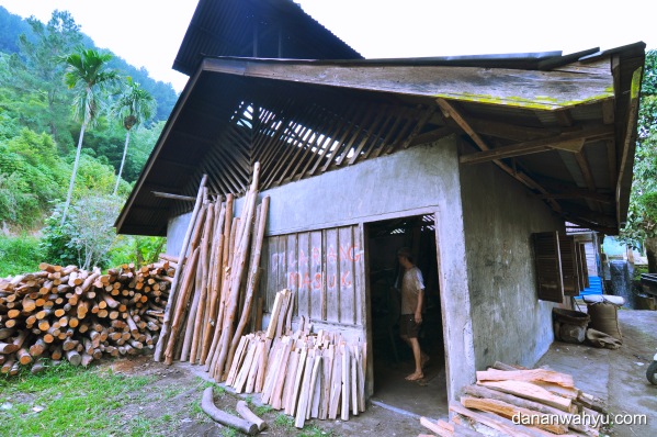 bilik (dapur) menyangrai biji kopi